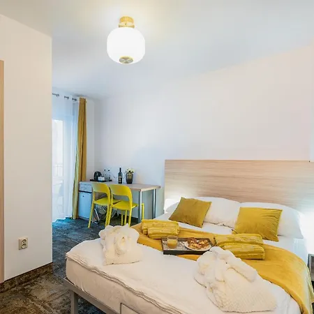 Vis A Vis 4* Тшенсач
