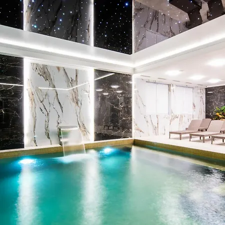 Vis A Vis Πανσιόν